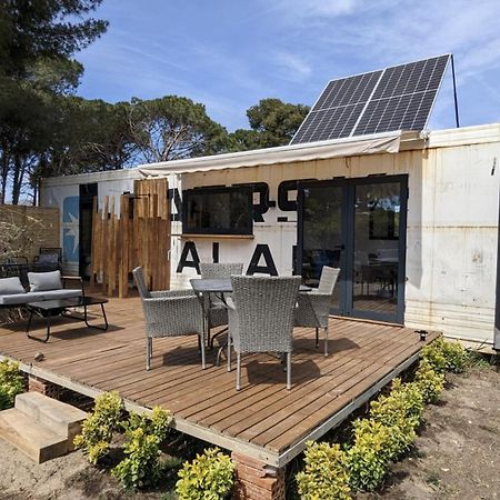 Cooltainer Retreat: Sustainable Coastal Forest Tiny House Near Barcelona Castelldefels Bagian luar foto