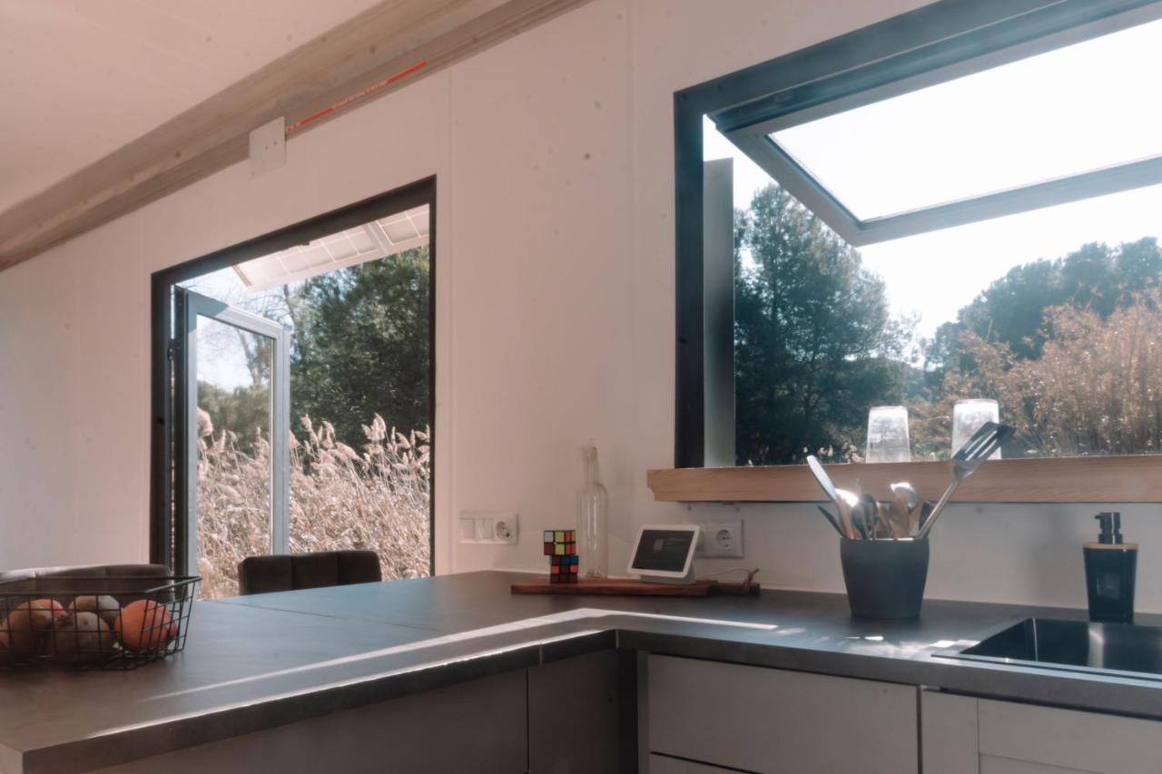 Cooltainer Retreat: Sustainable Coastal Forest Tiny House Near Barcelona Castelldefels Bagian luar foto